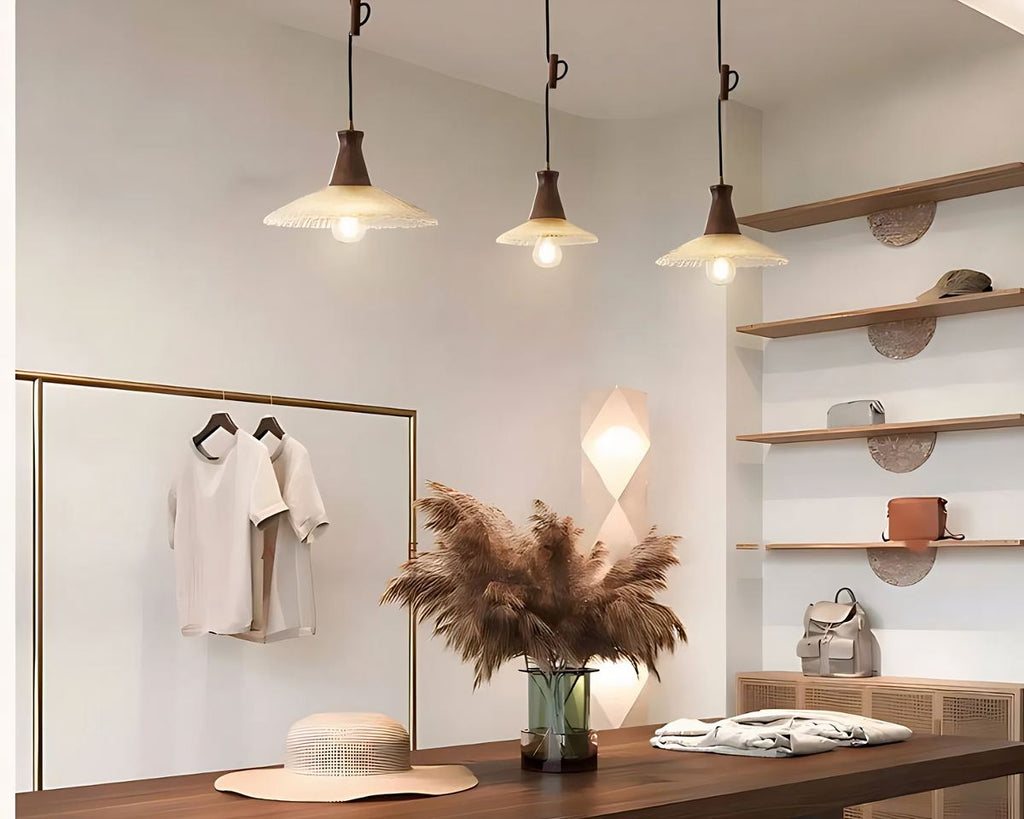 Lustre en bois et abat-jour verre chapeau rétro années 60, vue 4