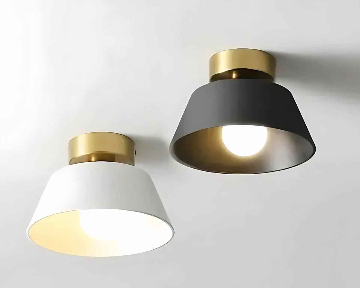 Lustre scandinave conique à touche dorée pour toilettes