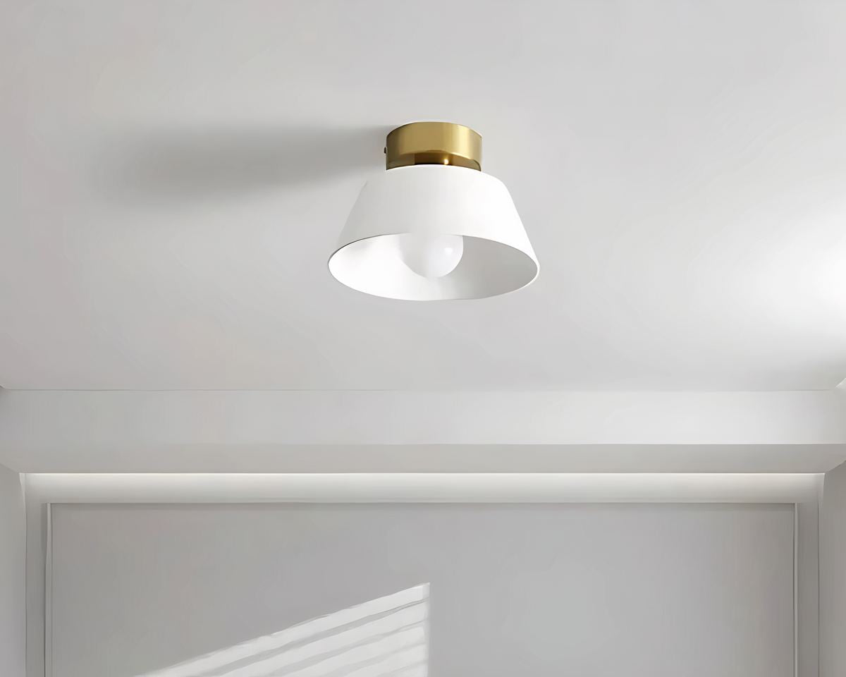 Lustre scandinave conique à touche dorée pour toilettes, vue 4