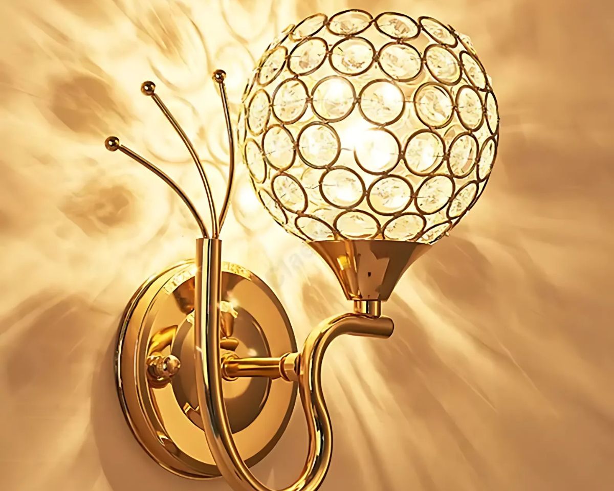 Applique lustre boule dorée en cristal, vue 4