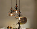 Lustre industriel triangle en métal et corde de chanvre