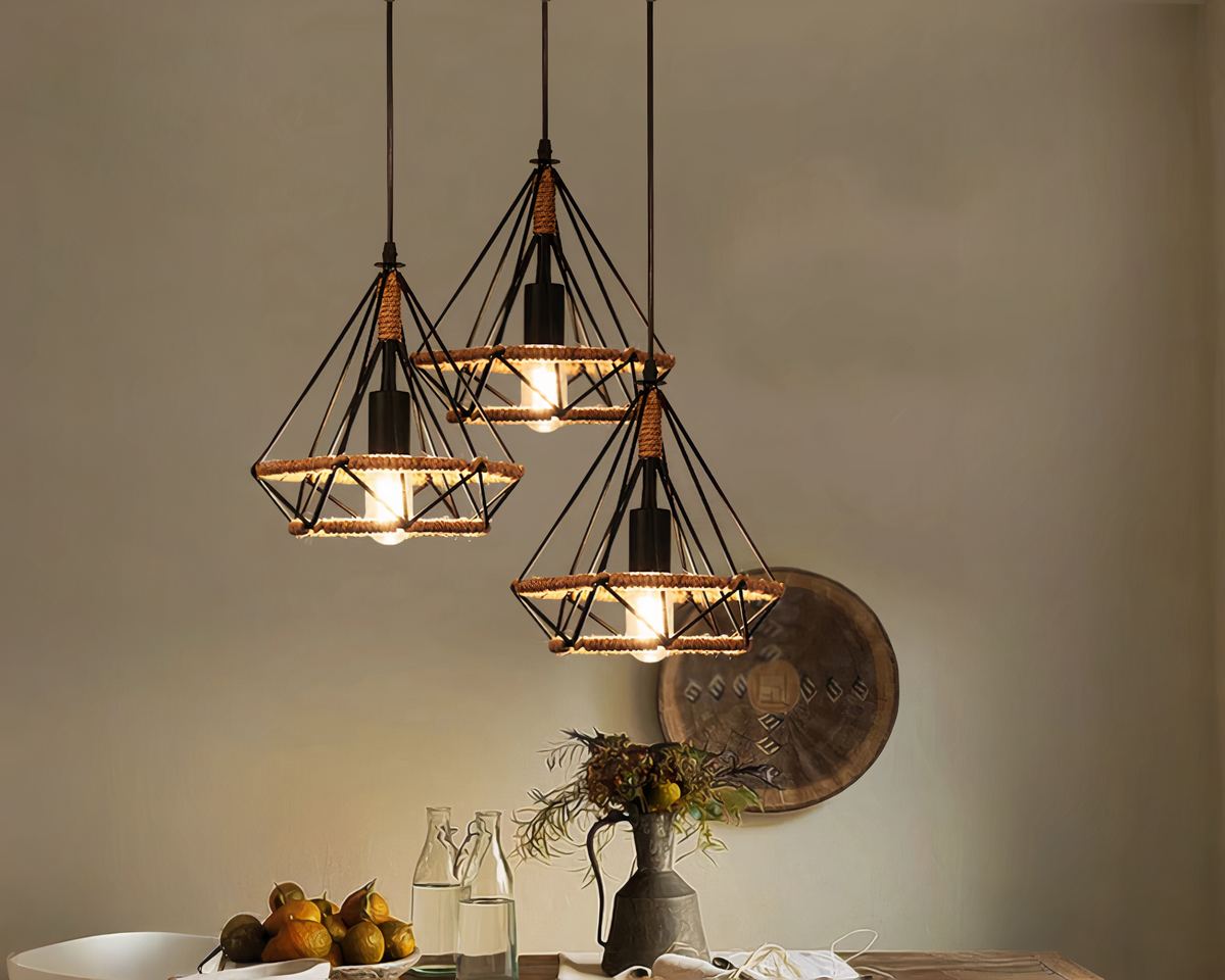 Lustre industriel triangle en métal et corde de chanvre
